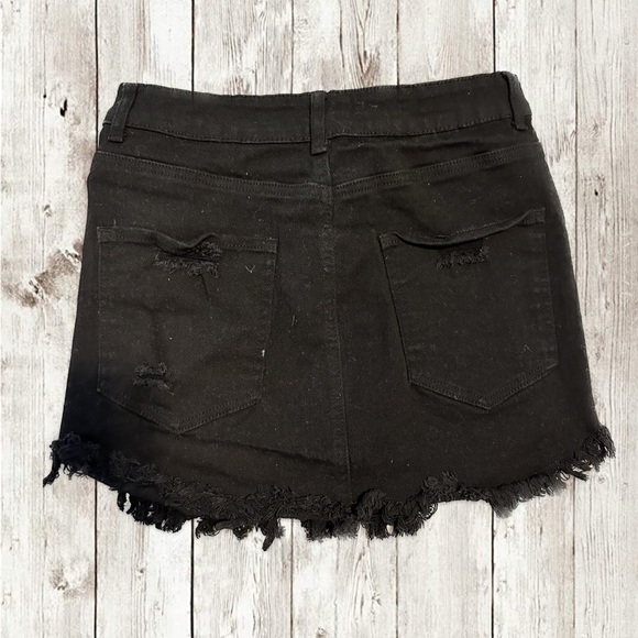 Forever 21, Raw Hem Distressed Denim Skirt, Size M - Picture 5 of 5